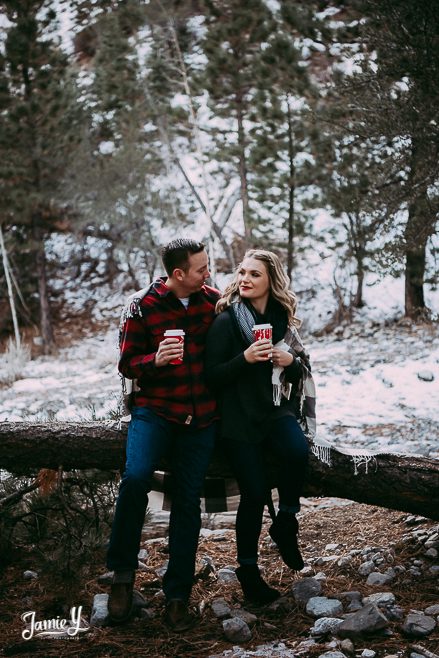 winter-engagement-photos-12