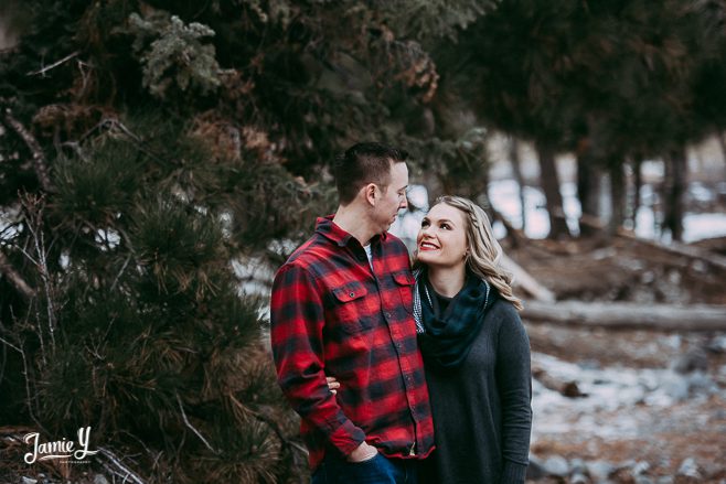 winter-engagement-photos-15