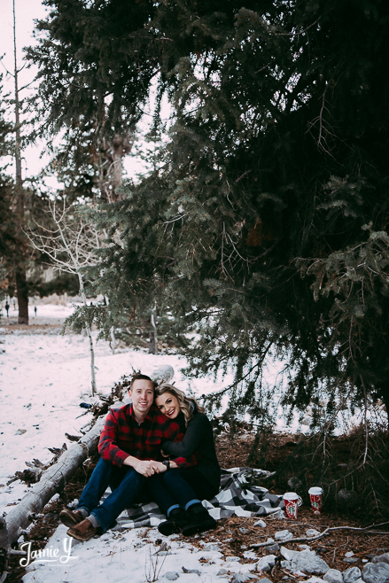winter-engagement-photos-18