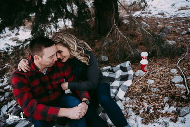 winter-engagement-photos-19