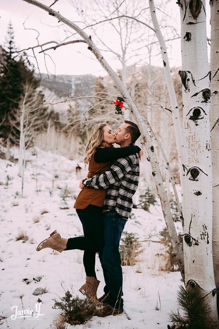 winter-engagement-photos-32