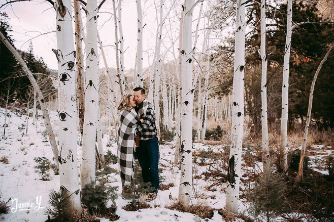 winter-engagement-photos-34