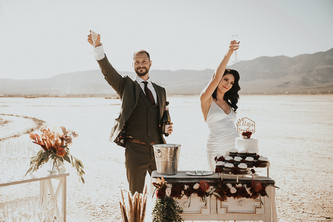 wedding ceremony at dry lake bed in las vegas