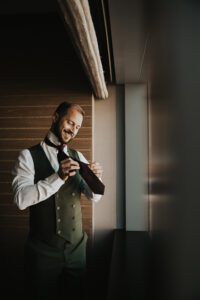 groom in las vegas putting on tie