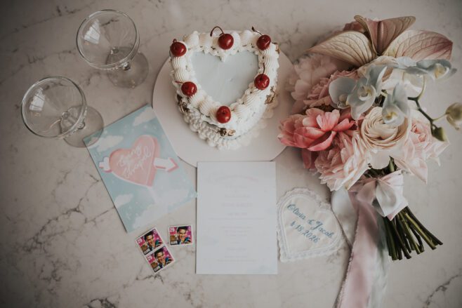 vintage style wedding cake for a las vegas elopement